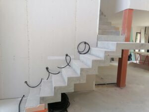 Maitre d'oeuvre Le fauga escalier béton plaque de placoplatre poteau brique