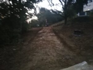 Chemin d'accès menant au logement. FJréalisation, Maître d'oeuvre en maison individuelle à Labastidette et Bouloc.