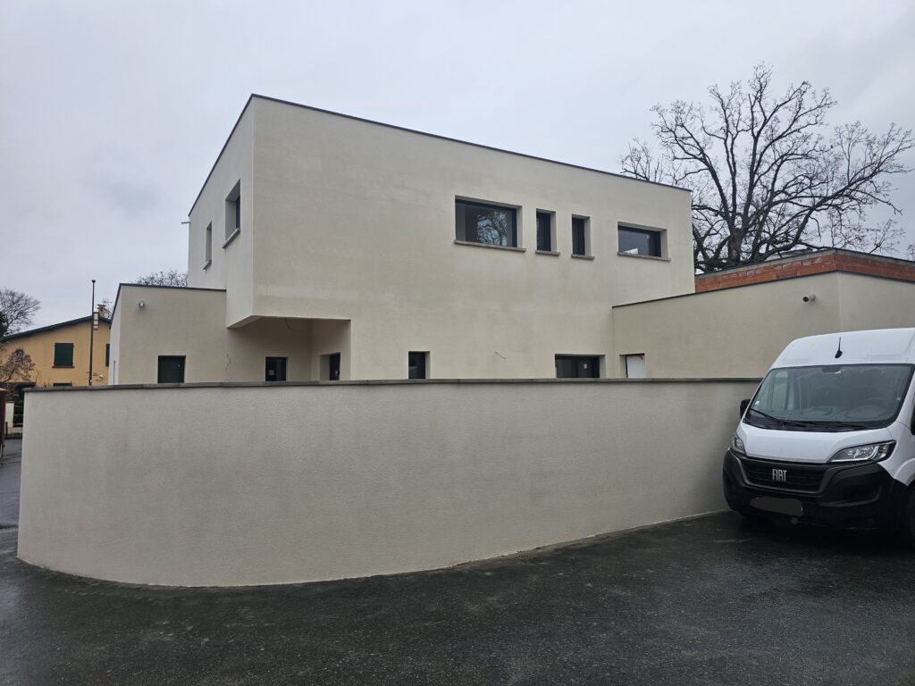 Maison contemporaine avec toit plat